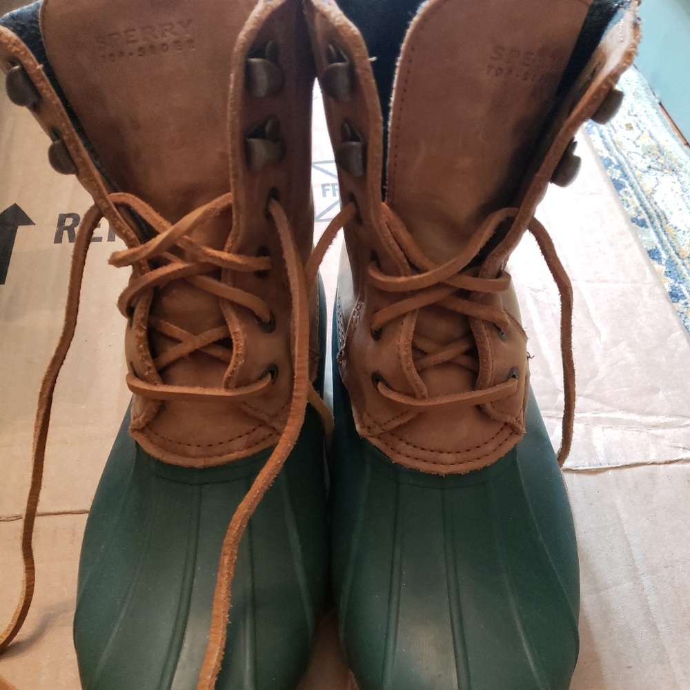 Sperry duck boots size 6